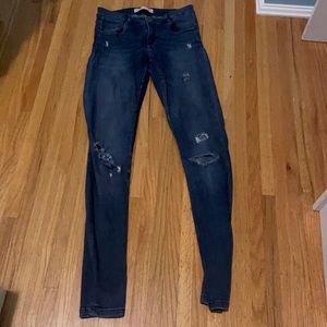 Low rise ripped jeans